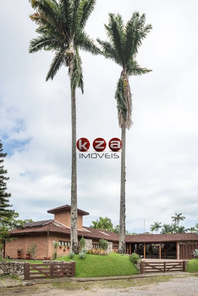 Imagem Casa de luxo a venda em Ubatuba, Praia Dura, frente para o mar. 6 suítes, 3 salas, 8 banheiros, 11 vagas, área gourmet592 m².