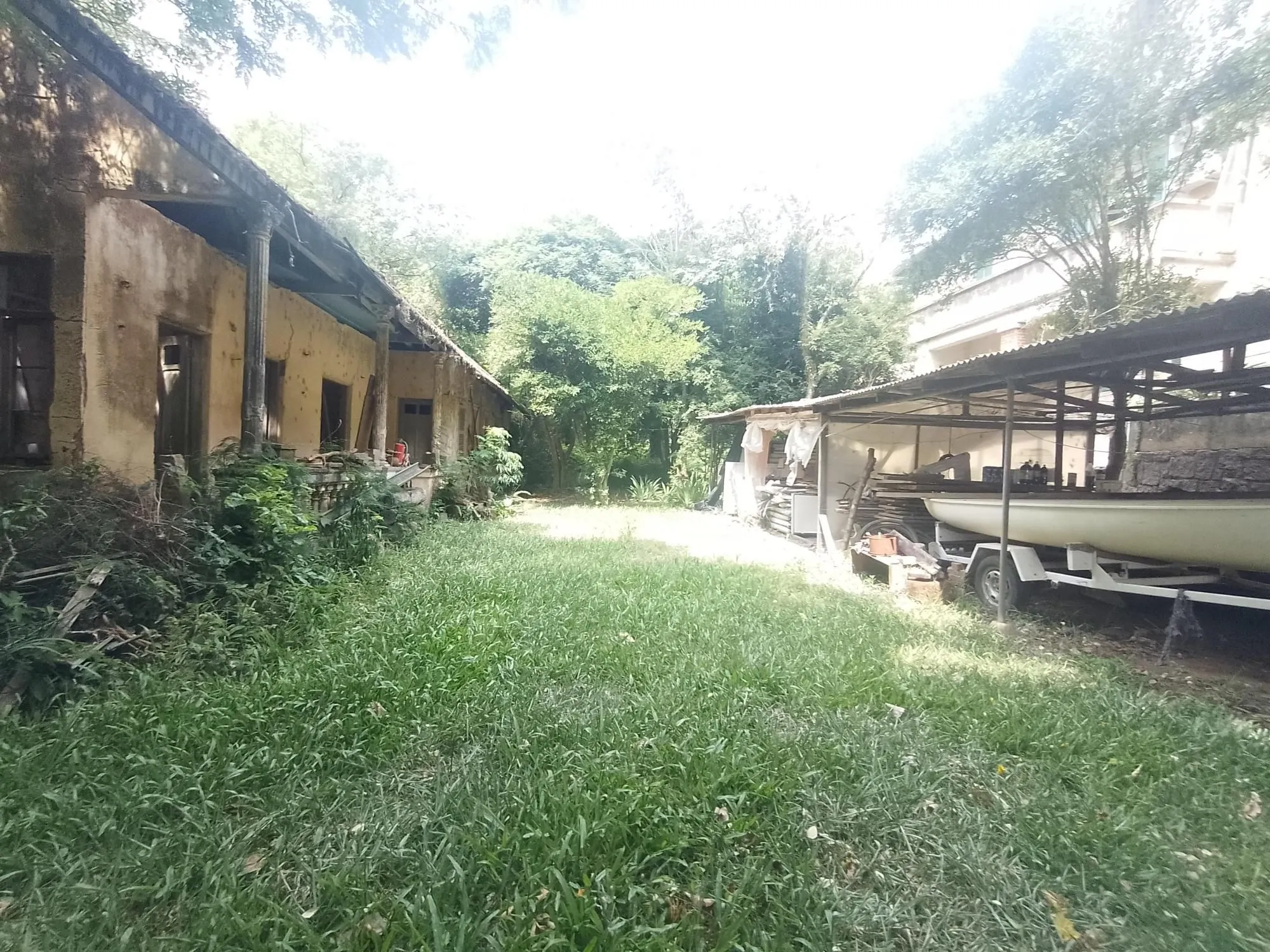 Imagem Terreno com área de 3.600m2 com 43m de margem no Rio Guaíba