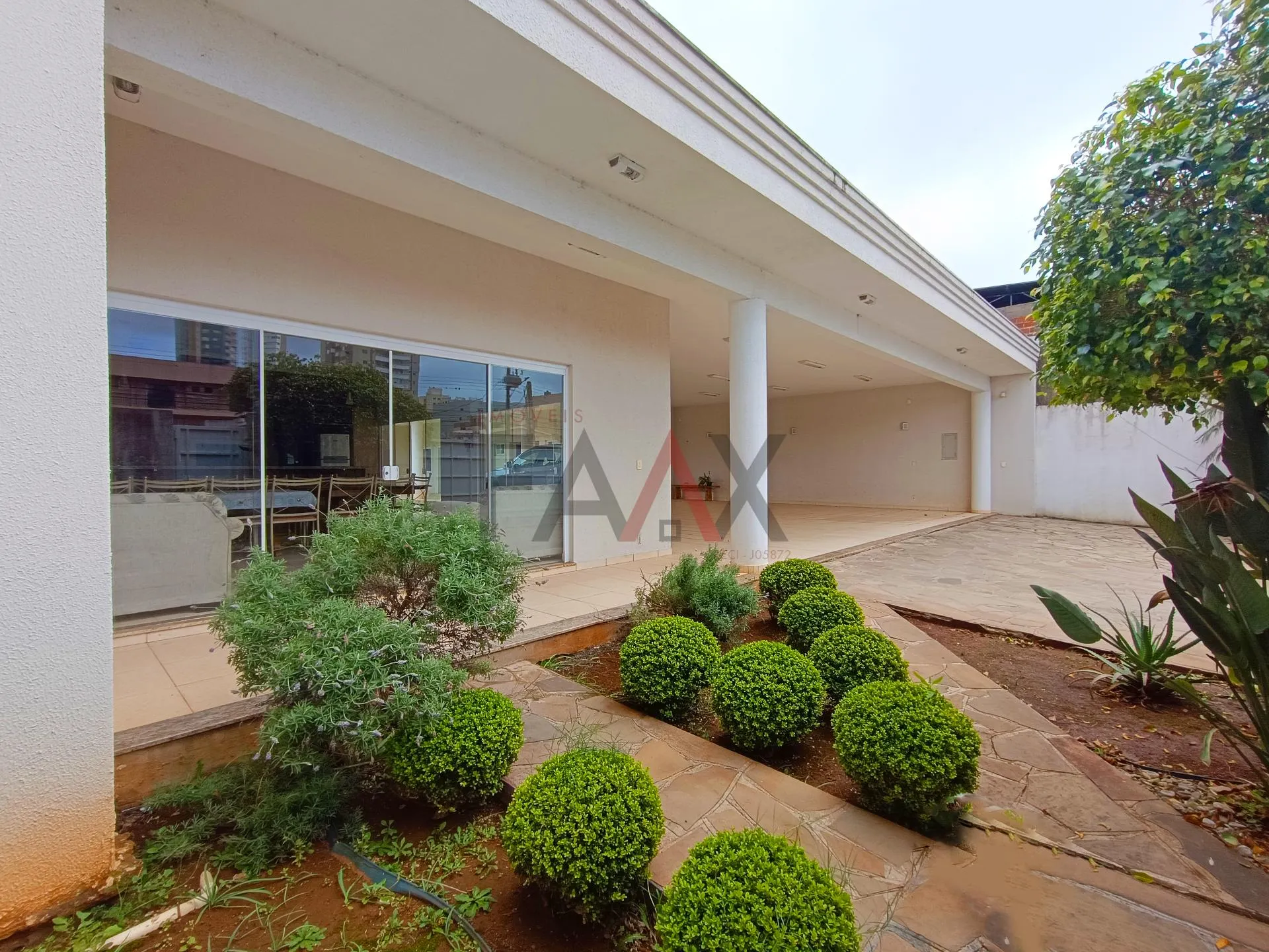 Imagem Sobrado com 9 dormitórios à venda,1000.00 m , CENTRO, GUARAPUAVA - PR