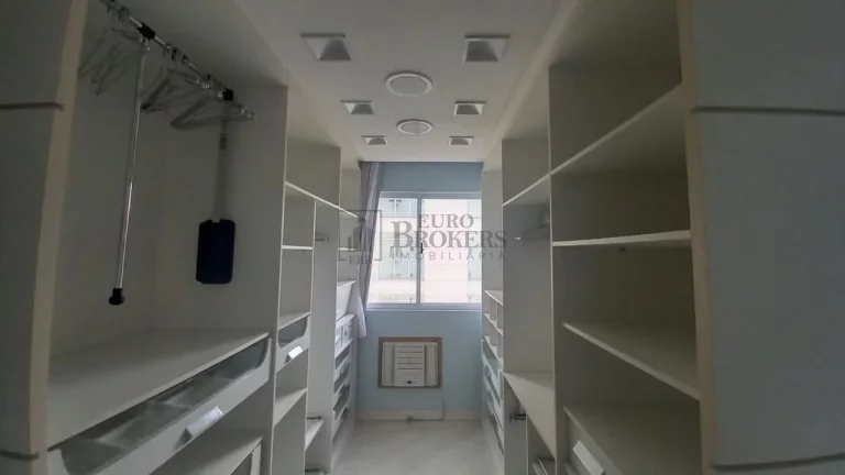 Imagem Apartamento Frente Mar com 3 suítes à venda no Centro de Balneário Camboriú/SC