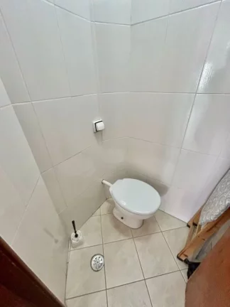 Imagem Apartamento aconchegante com 2 quartos, 2 suítes e localização estratégica, a 200 metros da praia, á venda na Imobiliaria Consulte Imoveis.