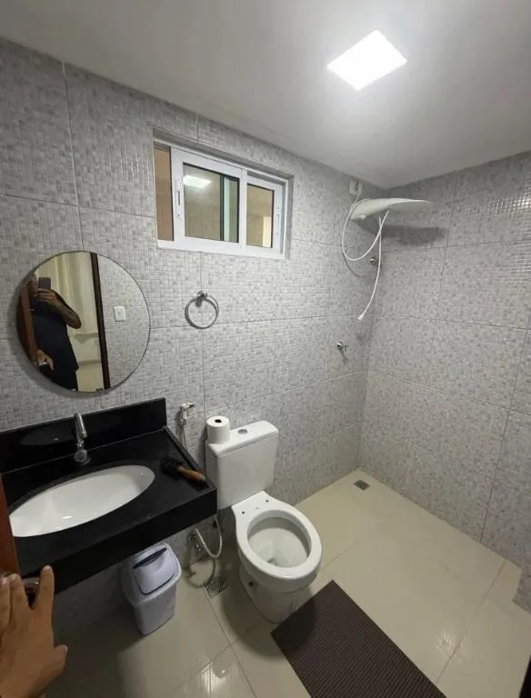 Imagem Apartamento com 2 quartos e suíte a 90m da praia de Intermares. Rooftop com piscina e excelente opção para investir.