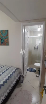 Imagem APARTAMENTO FRENTE NO BAIRRO EMBARÉ COM 3 QUARTOS (01 SUÍTE) + DEPENDÊNCIA COMPLETA, VISTA LIVRE, 01 QUADRA DA PRAIA.