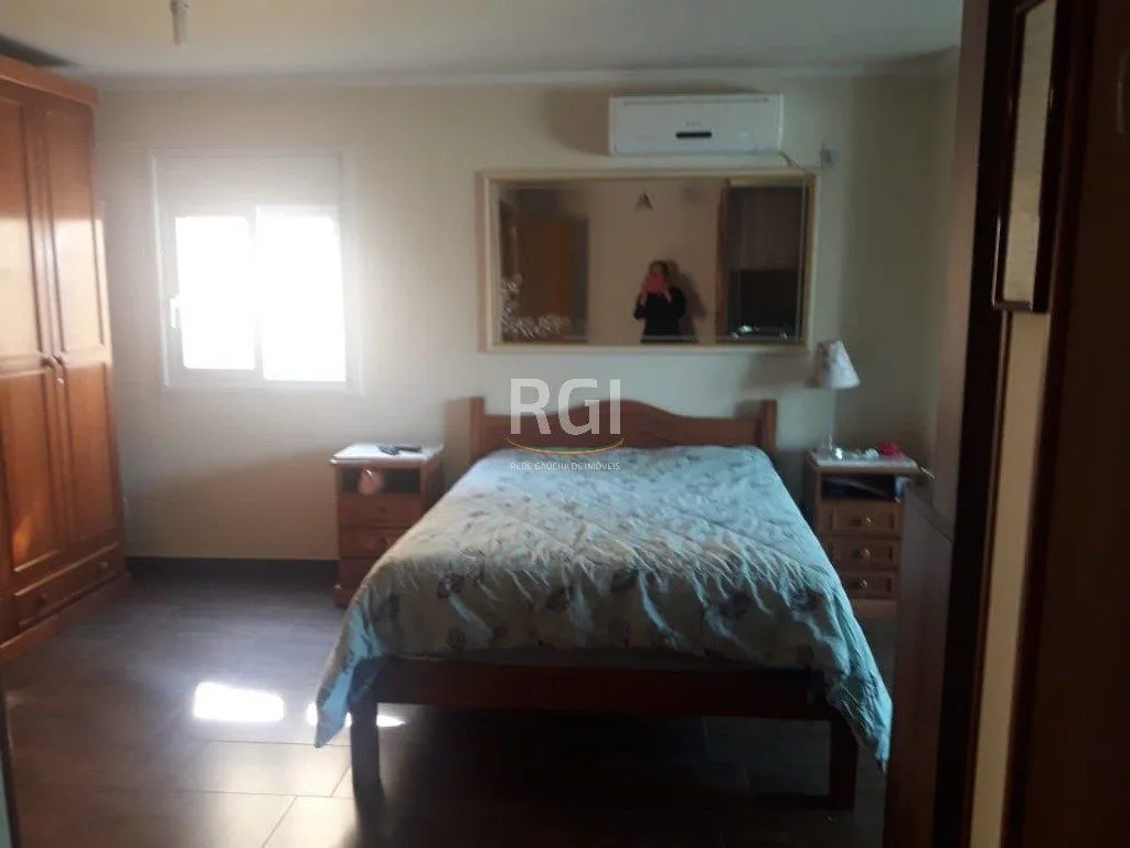 Imagem Sobrado para Venda - 245m², 4 dormitórios, sendo 1 suites, 3 vagas - Jardim Itu