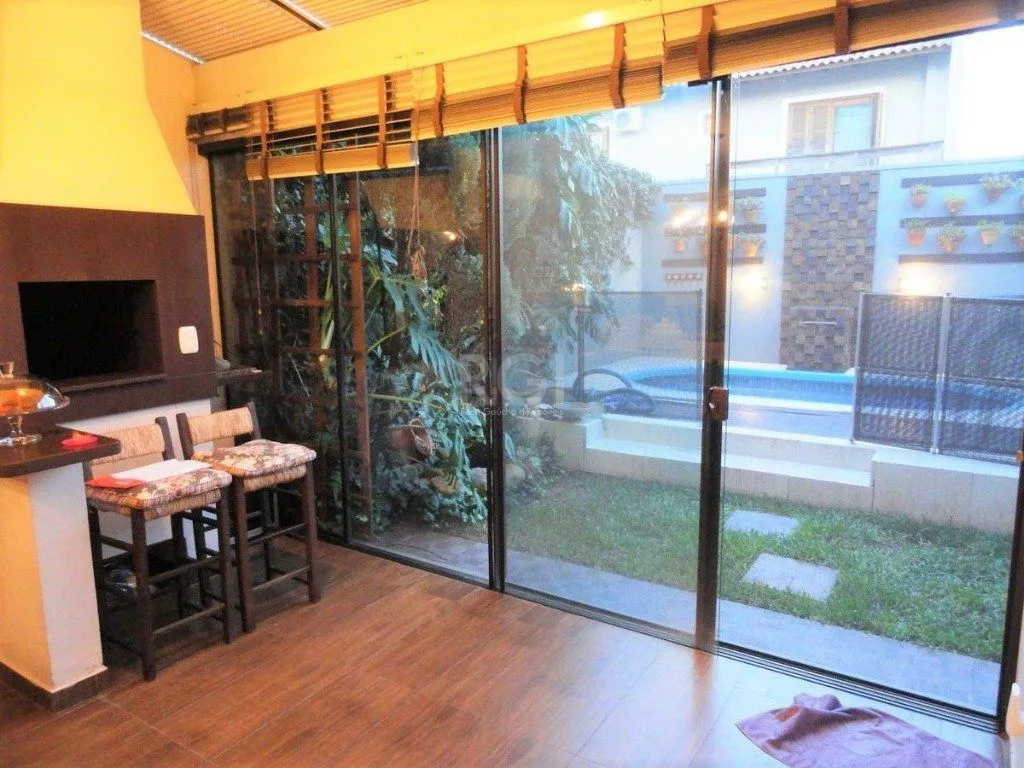 Imagem Casa para Venda - 165m², 3 dormitórios, sendo 3 suites, 1 vaga - Hípica
