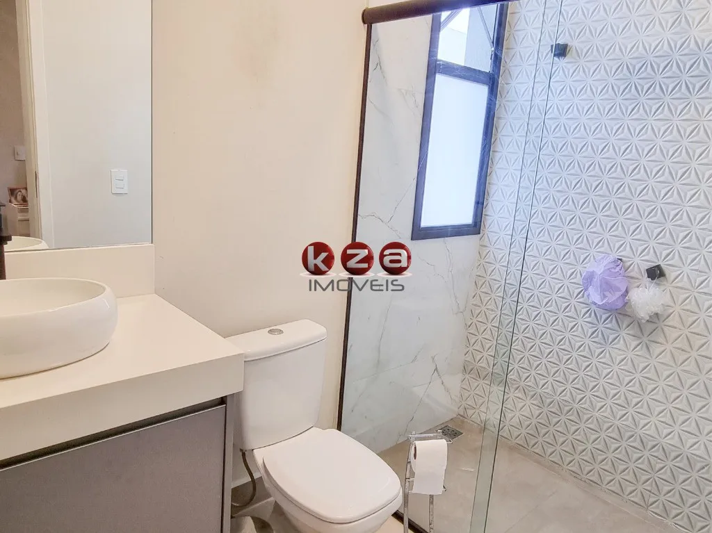 Imagem Imóvel de Alto Padrão: Casa em Condomínio à Venda em Valinhos-SP, no Residencial Vivenda das Pitangueiras - 3 suítes, 270m².