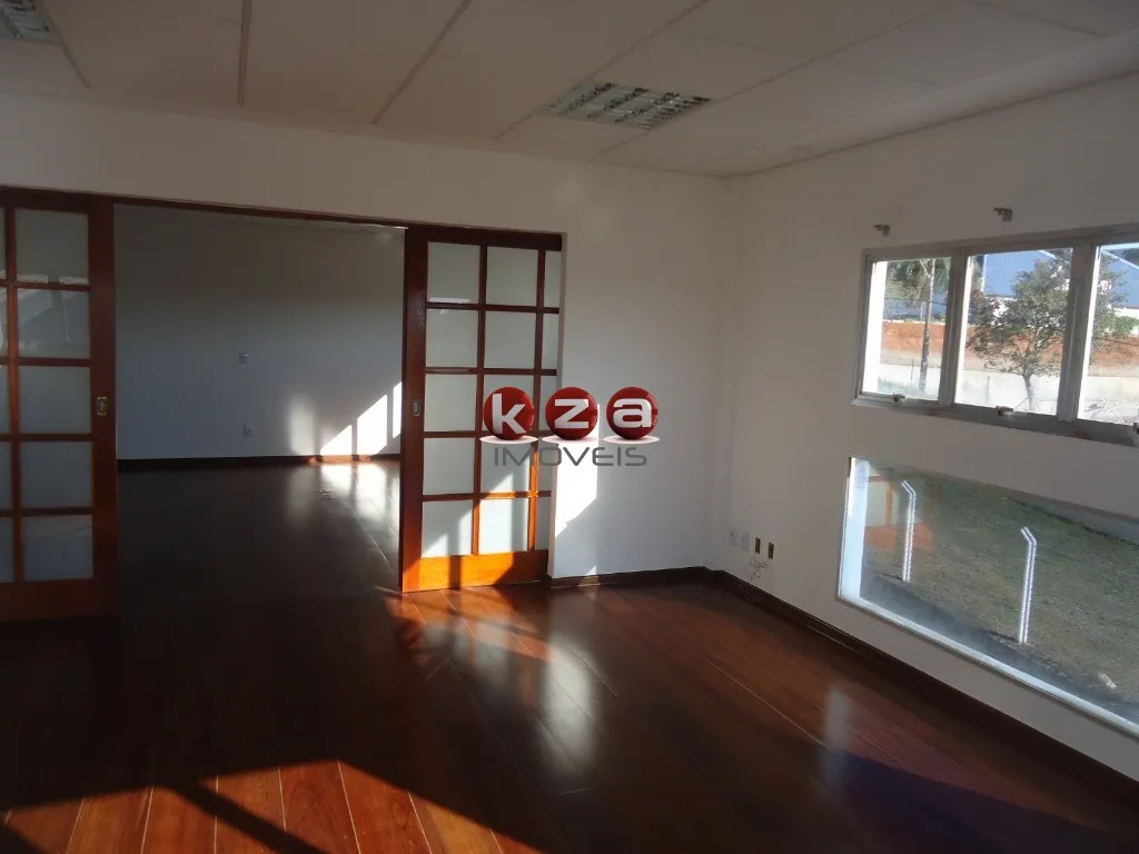 Imagem Galpão Industrial de Alto Padrão para Locação em Itatiba-SP, Distrito Industrial Alfredo Relo: 6 Salas, 6 Banheiros, 8 Vagas de Garagem, 3.857 m².