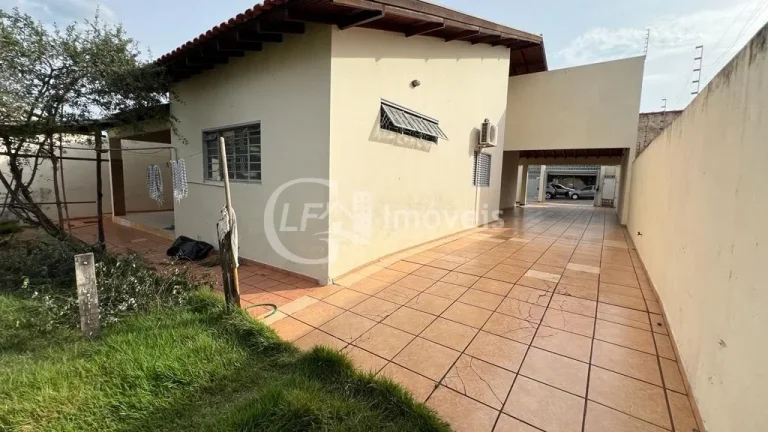 Imagem Impecável casa à venda na Vila Taquarussu, Campo Grande-MS: 3 quartos, 1 suíte, 3 salas, 2 banheiros, 15 vagas, 190m².