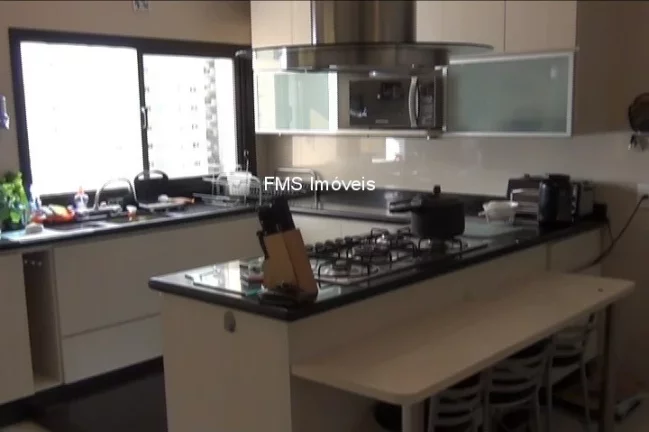 Imagem Luxuoso apartamento à venda em São Paulo-SP, no Pacaembu, com 4 quartos, 4 suítes, 6 salas, 6 banheiros, 4 vagas e 390m².