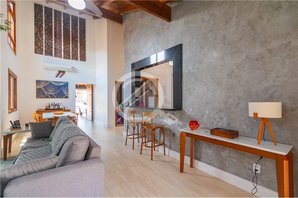 Imagem Esta linda casa de alto padrão é o lugar perfeito para aqueles que buscam conforto, funcionalidade...
