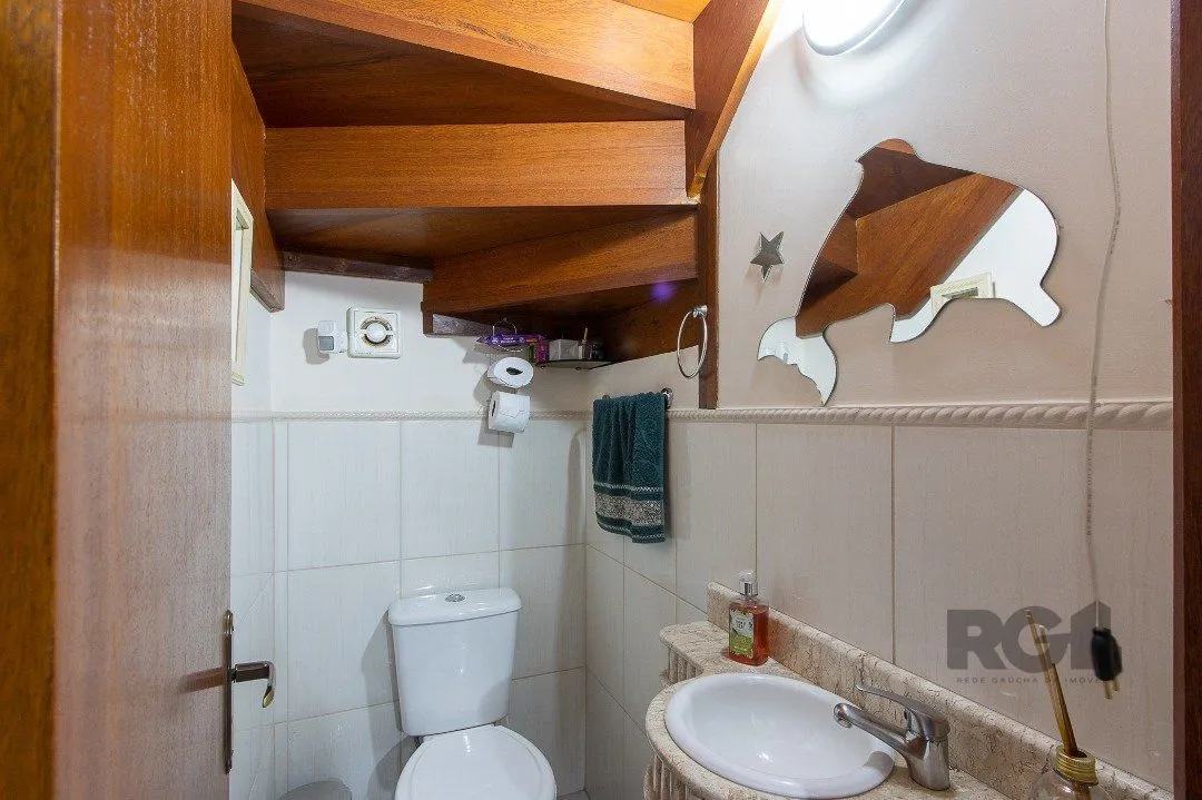 Imagem Casa para Venda com 3 dormitórios, sendo 1 suítes e 2 vagas no bairro Hípica