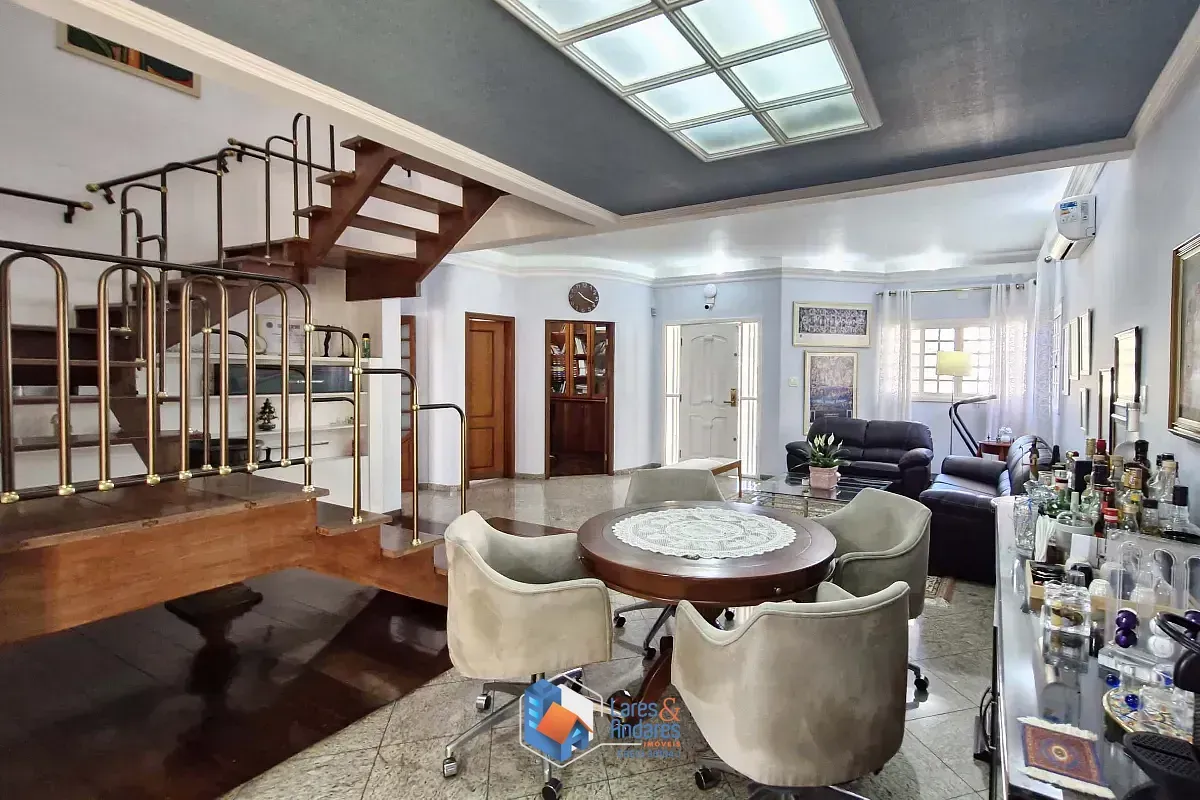 Imagem Sobrado para venda em Tucuruvi com 4 quartos, sendo 3 suítes, 415m²