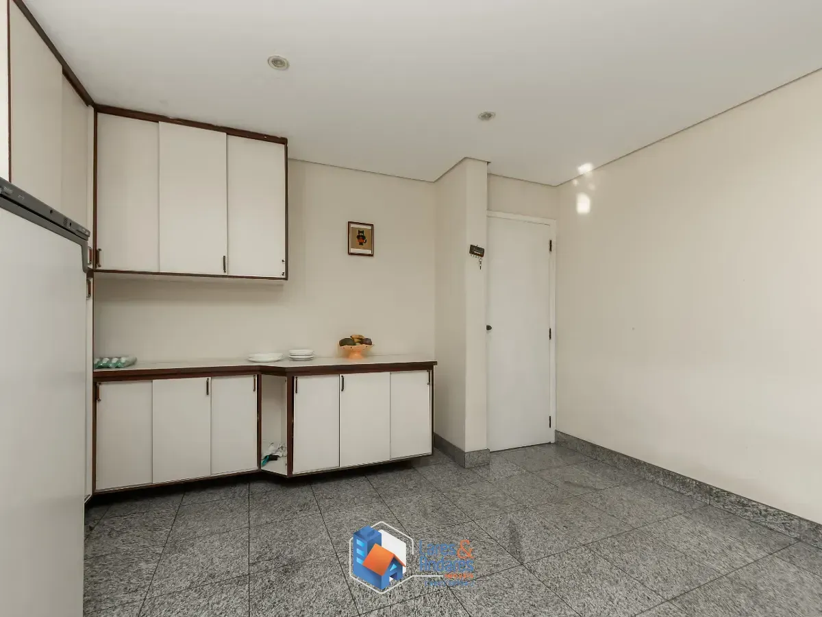 Imagem Sobrado para venda em Vila Marari com 4 quartos, sendo 2 suítes, 382m²