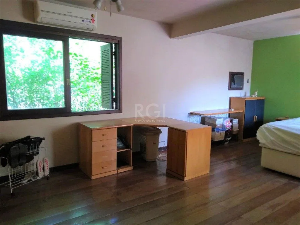 Imagem Casa para Venda - 219m², 3 dormitórios, sendo 1 suites, 4 vagas - Menino Deus