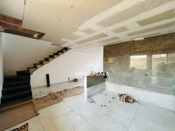 Imagem Casa duplex à venda no bairro Jardim Petrópolis- Betim/MG