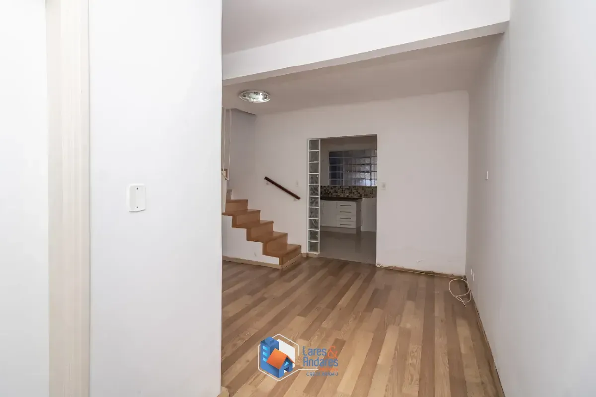 Imagem Casa para venda em Pinheiros com 2 quartos, 140m²