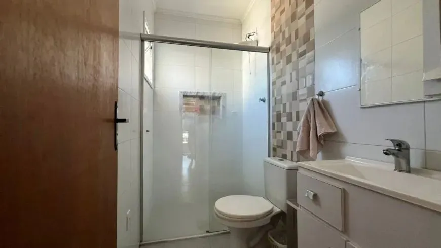 Imagem Casa a venda no bairro São José com 2 quartos / 2 suítes / 3 banheiros
