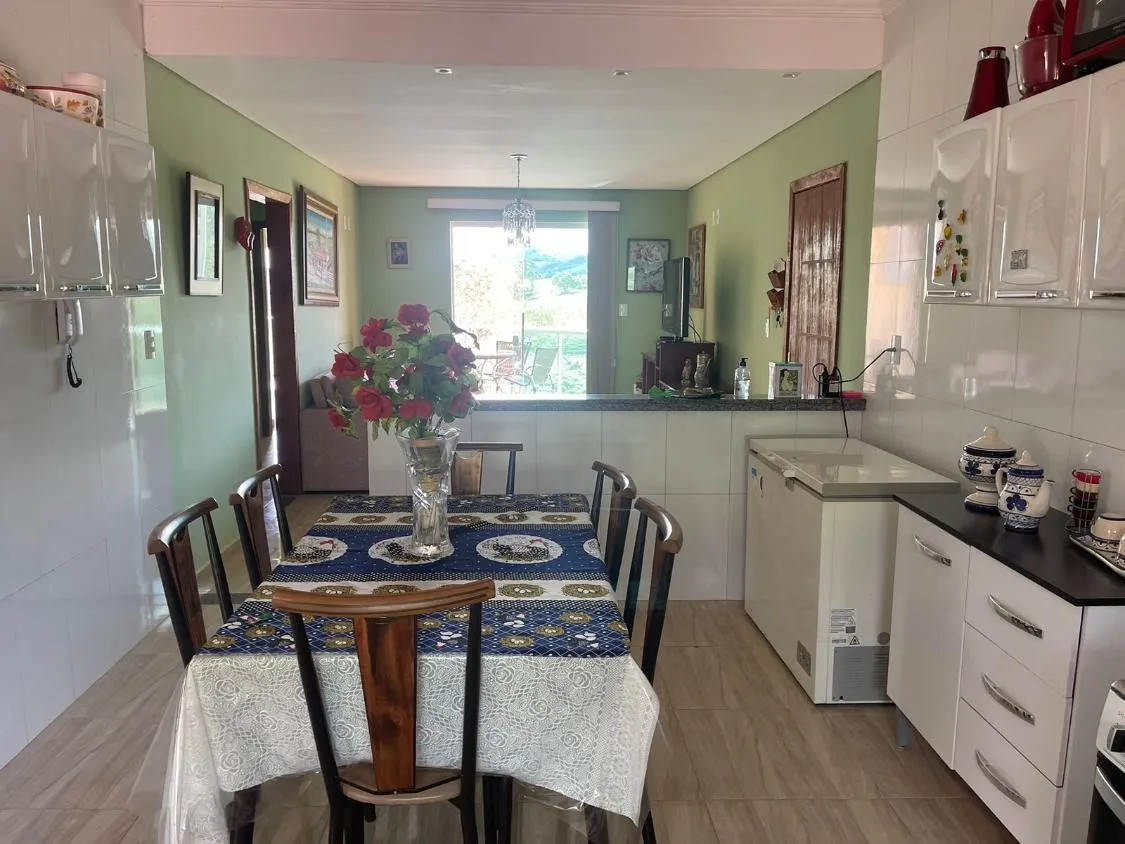 Imagem Vendo uma excelente casa em Crucilância/MG ( Valor 500.000,00 )