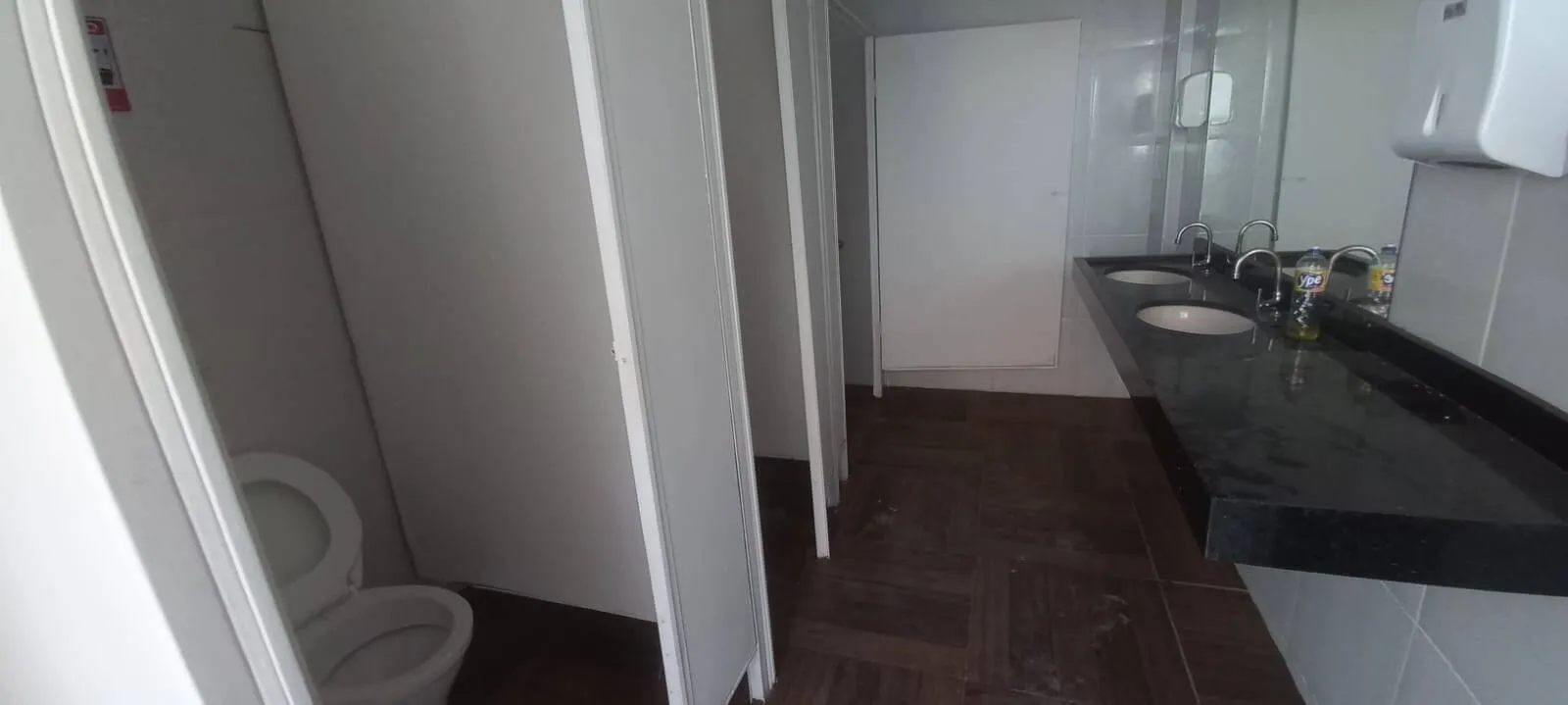 Imagem Casa comercial 3 andares 8 quartos salão comercial anexo de 200 m²