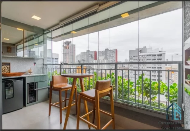Imagem Apartamento mobiliado a venda, 03 quartos sendo 02 suítes, 02 vagas no Centro de Curitiba PR