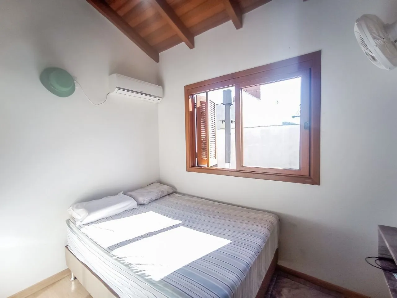 Imagem Casa no bairro Hípica - 3 dormitórios