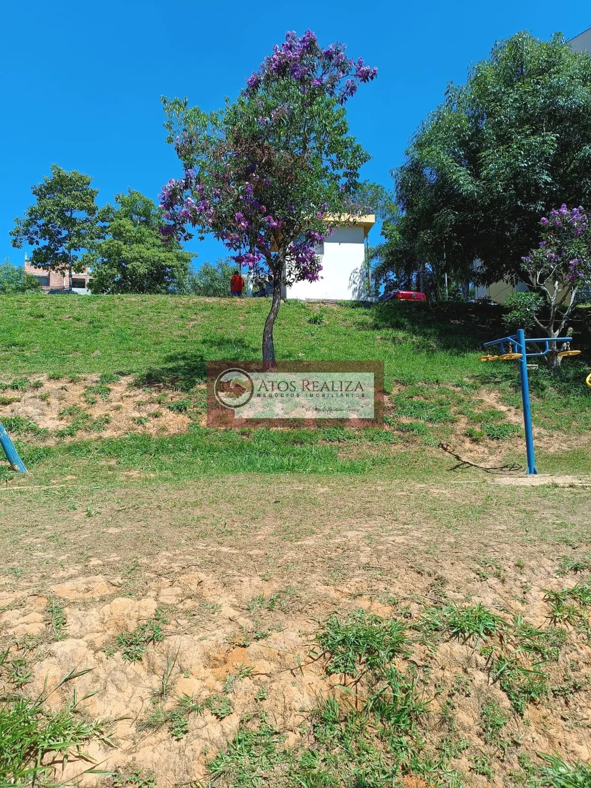 Imagem Vendo Oportunidade no Guarapiranga. Apartamento de 2 dormitórios, Sala, cozinha,Banheiro, área de serviço, 1 vaga de garagem, por R$. 150.000, aceita carro e moto como parte de pagamento, próximo ao parque Guarapiranga. Oportunidade.