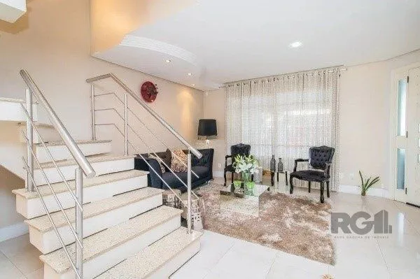 Imagem Casa impecável com 3 quartos (1 suíte) e 2 vagas cobertas,