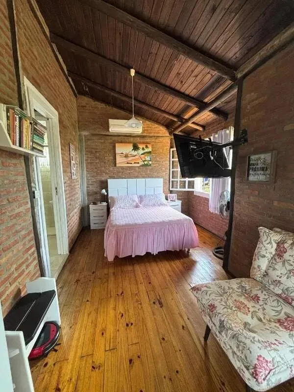 Imagem Residência de Luxo no Cantegril com 4 Dormitórios, 2 Suítes, Piscina e Espaço Gourmet Exclusivo
