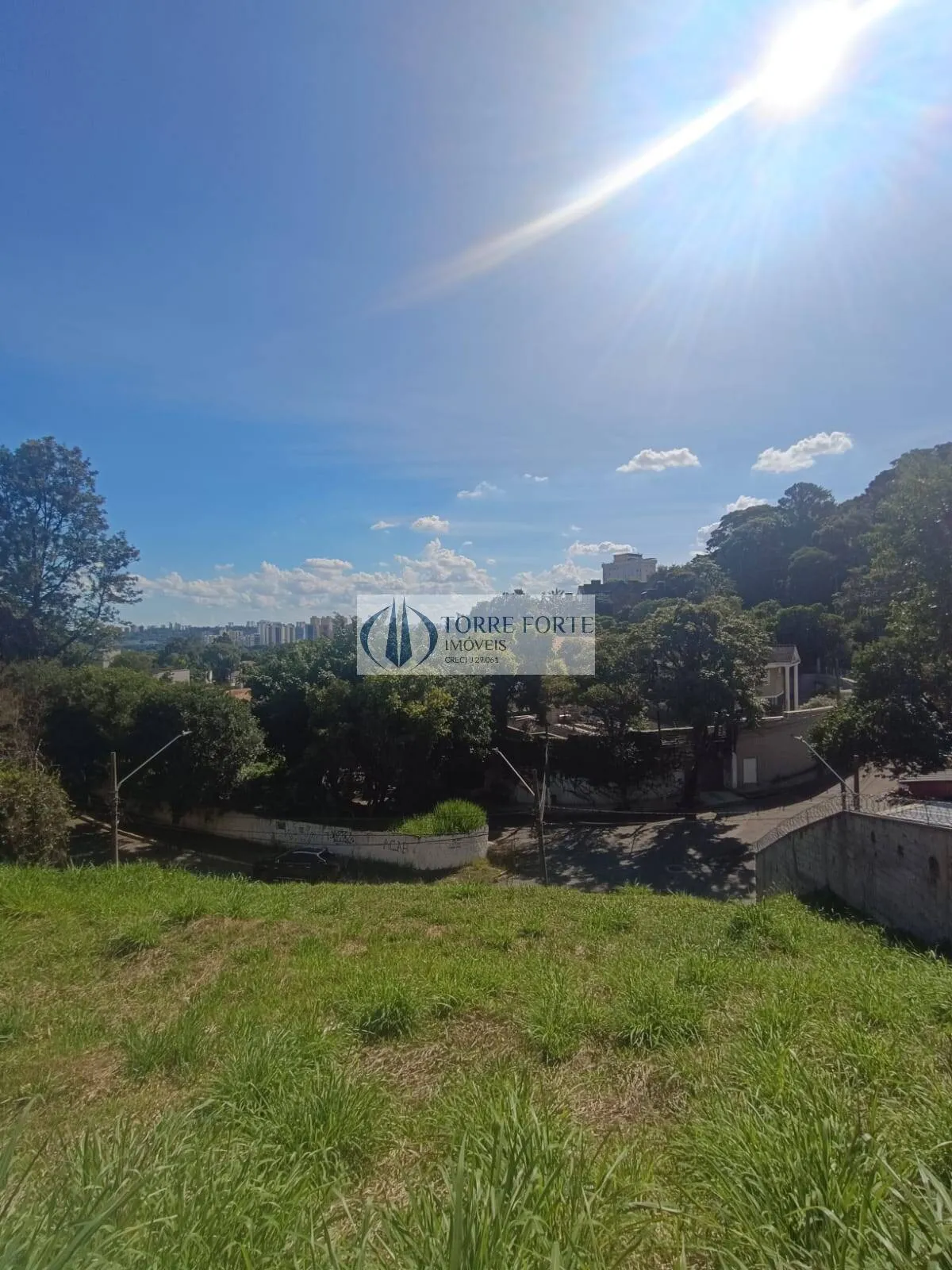 Imagem Ótimo terreno com 560 m² no Alto de Pinheiros, pronto para construir.