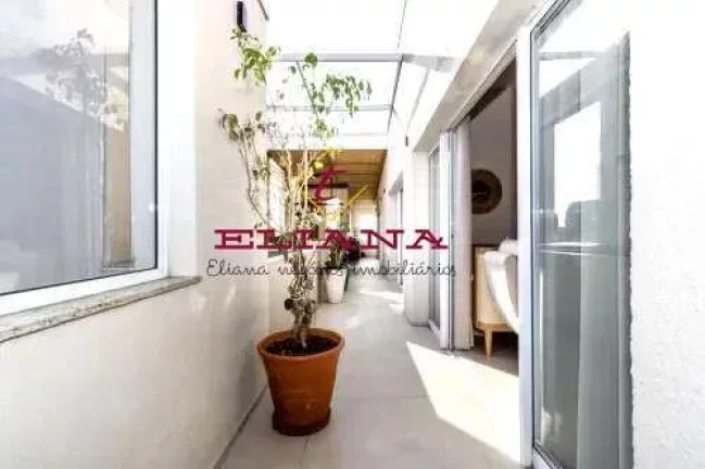 Imagem Cobertura à venda em São Paulo, Vila Olímpia, com 2 quartos, 148m²