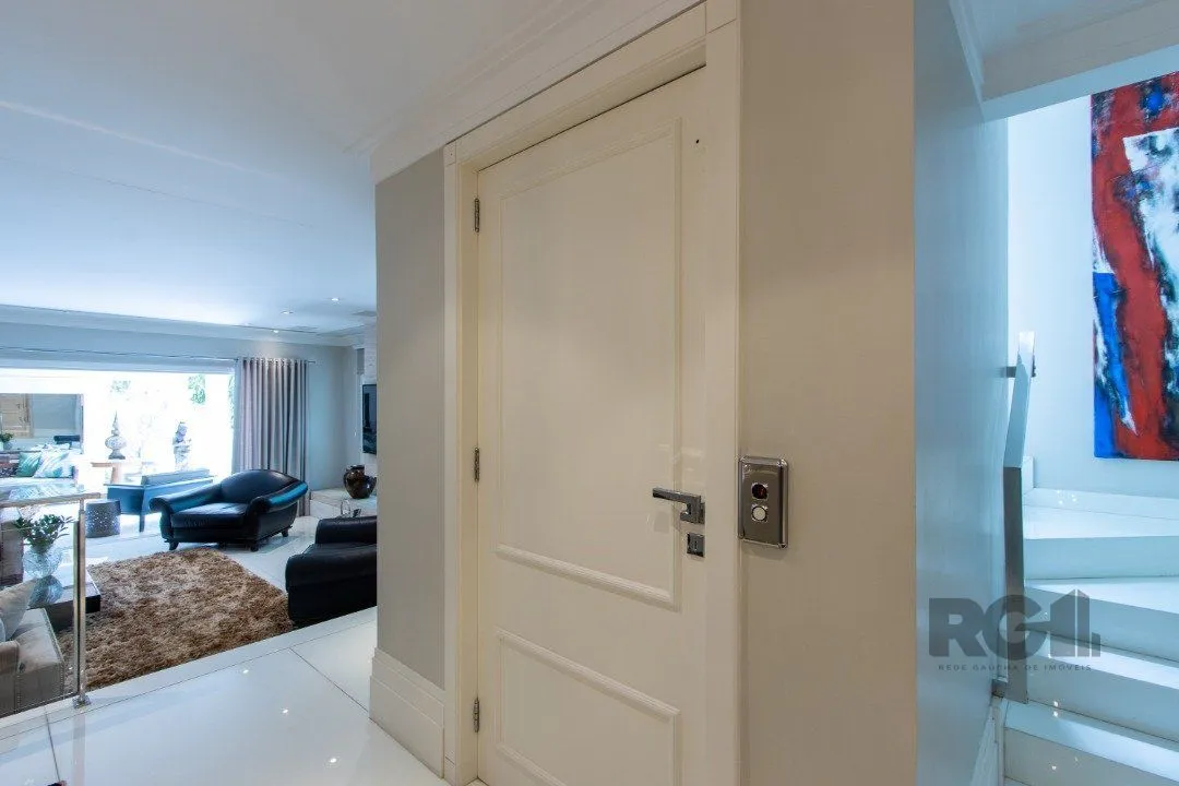 Imagem Casa em condominio, mobiliada com 741m² privativos , com 3 suítes- master
