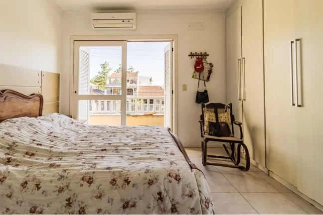 Imagem Casa para venda no bairro Guarujá em Porto Alegre
