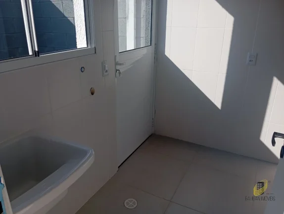 Imagem Casa em Condomínio de Luxo em Cotia-SP, Parque Dom Henrique: 3 quartos, 1 suíte, 2 salas, 3 banheiros, 86m², 2 vagas.