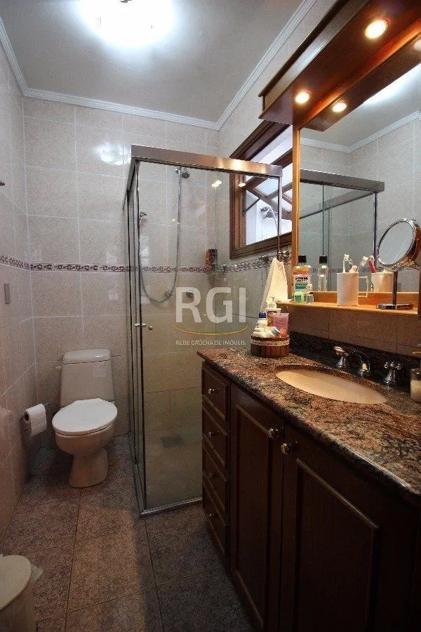 Imagem Casa para Venda - 280m², 3 dormitórios, 2 vagas - Petrópolis