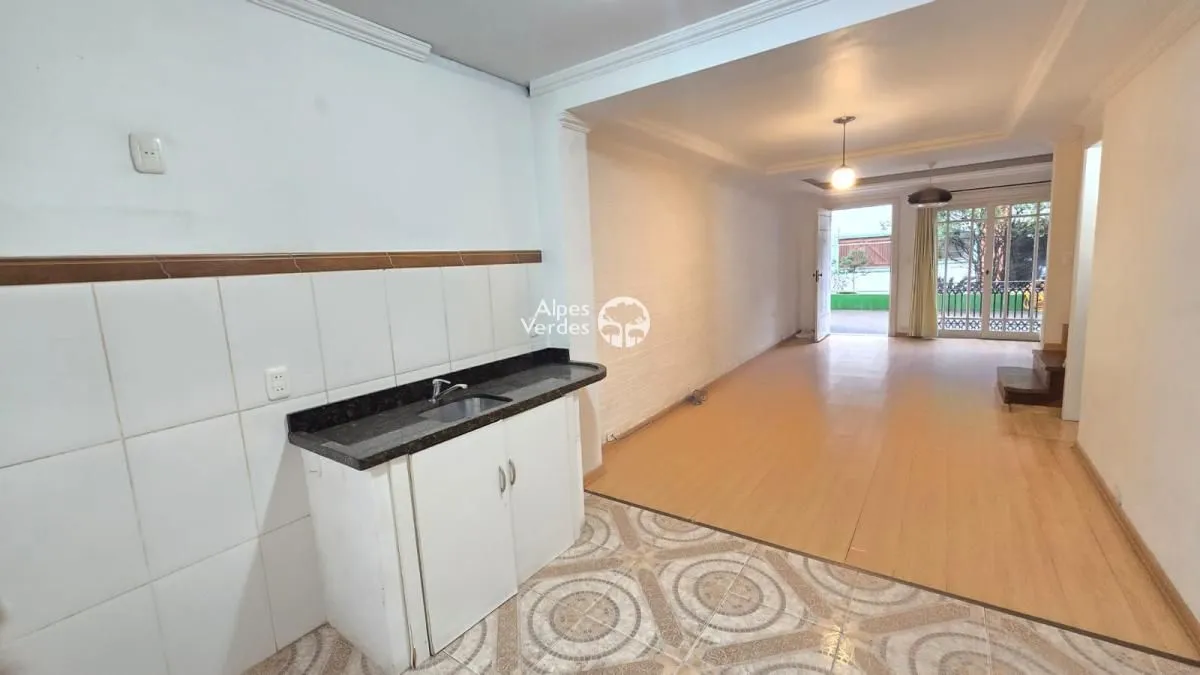 Imagem Vende-se casa geminada no centro de canela a 5 minutos da Catedral de Pedra