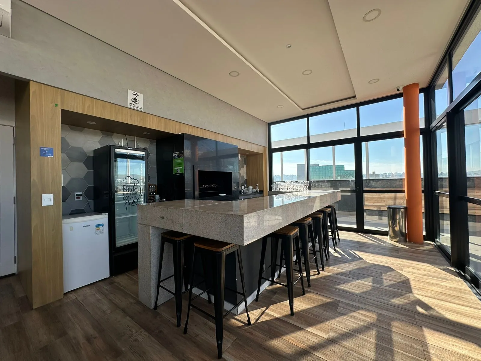 Imagem Apartamento Mobiliado e Reformado com Closet, Churrasqueira e Infraestrutura Completa no Centro de Porto Alegre