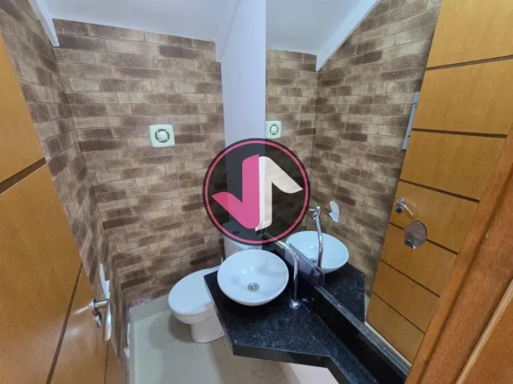 Imagem Descubra o conforto e a segurança que você e sua família merecem nesta incrível Casa em Condomí...