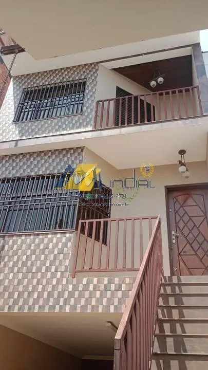 Imagem Sobrado à Venda com 359m², 4 dormitórios, 4 suítes, 1 sala e 5 vagas!!!
