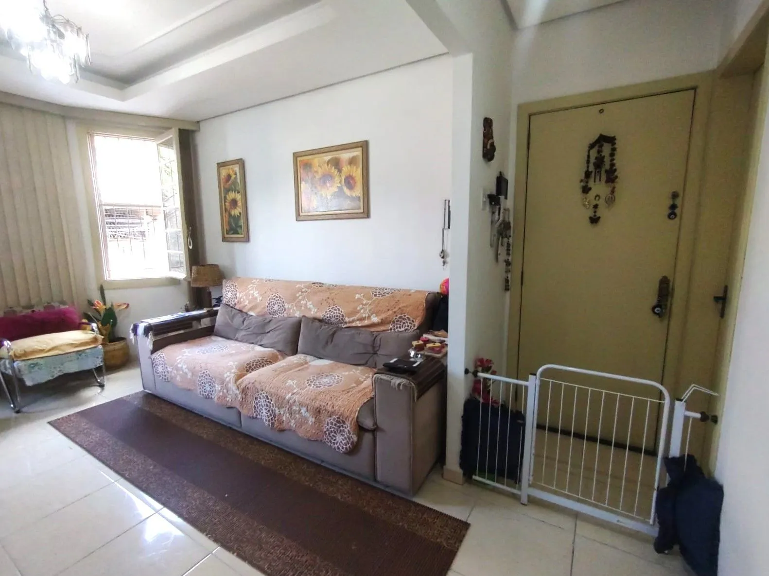 Imagem Apartamento 2 dormitórios semimobiliado próximo do Colégio Rosário