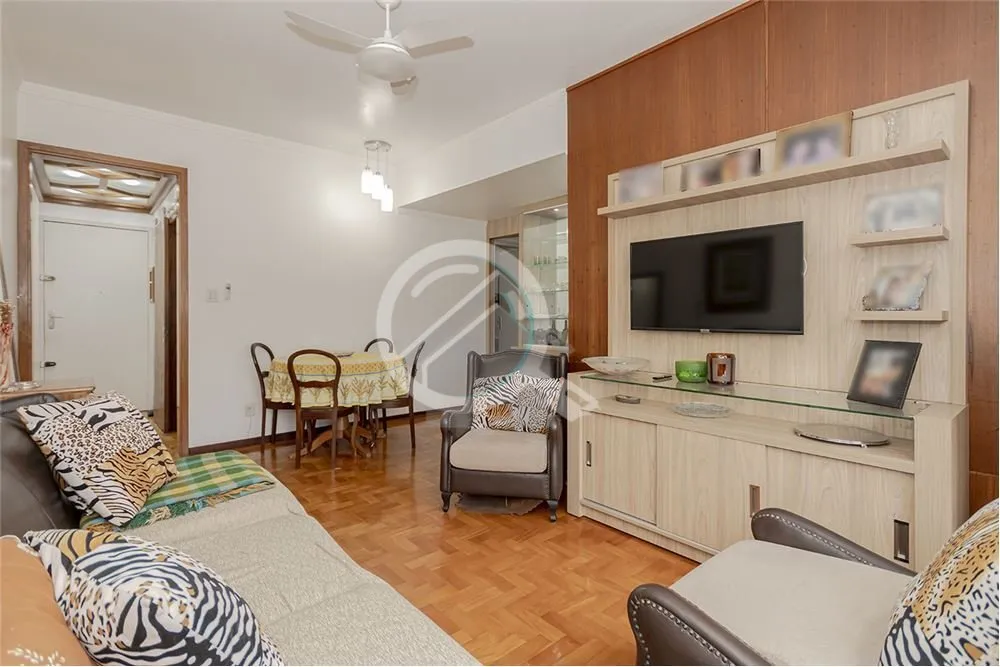 Imagem Apartamento à venda na Rua Sarmento Leite, no coração do Centro Histórico de Porto Alegre, em fr...