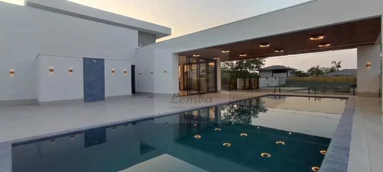Imagem Casa de luxo em condomínio à venda em Chapada dos Guimarães-MT: 6 quartos, 4 suítes, 3 salas, 7 banheiros, 6 vagas de garagem, 400m².