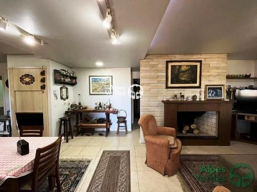 Imagem Casa com 2 quartos, 121,00m2, à venda em Canela, Palace Hotel