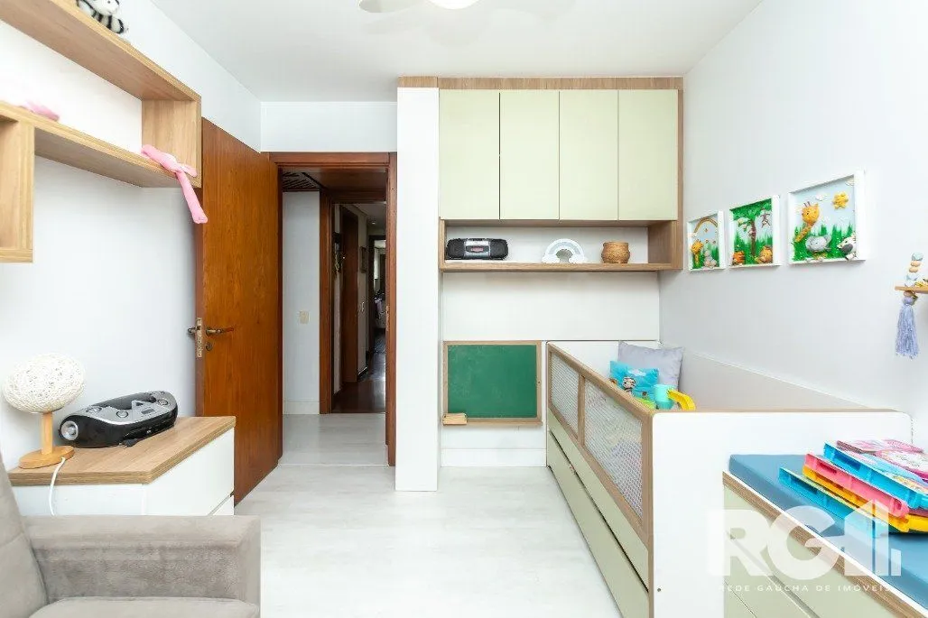 Imagem Apartamento Reformado! Com 3 dorm, sendo 1 suíte, 2 vagas na Rua Corte Real.