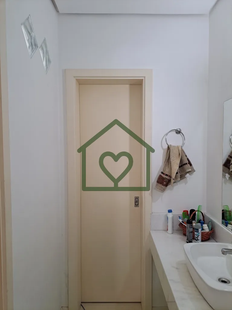 Imagem CASA l 4 DORMITÓRIOS l 3 SUÍTES l SEMI MOBILIADA I 8 VAGAS l CRISTAL l ZONA SUL 
 
ABRIANOS vende ...