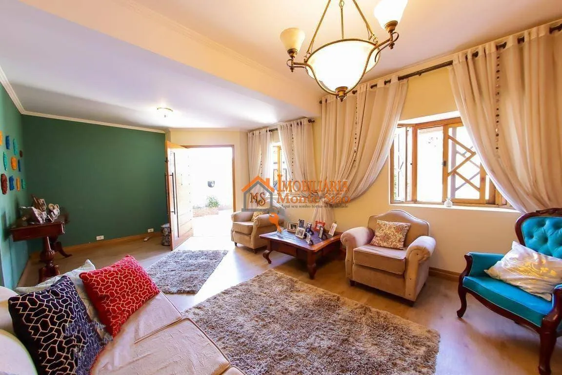 Imagem Sobrado com 4 dormitórios à venda, 267 m² por R$ 949.000,00 - Vila Barros - Guarulhos/SP