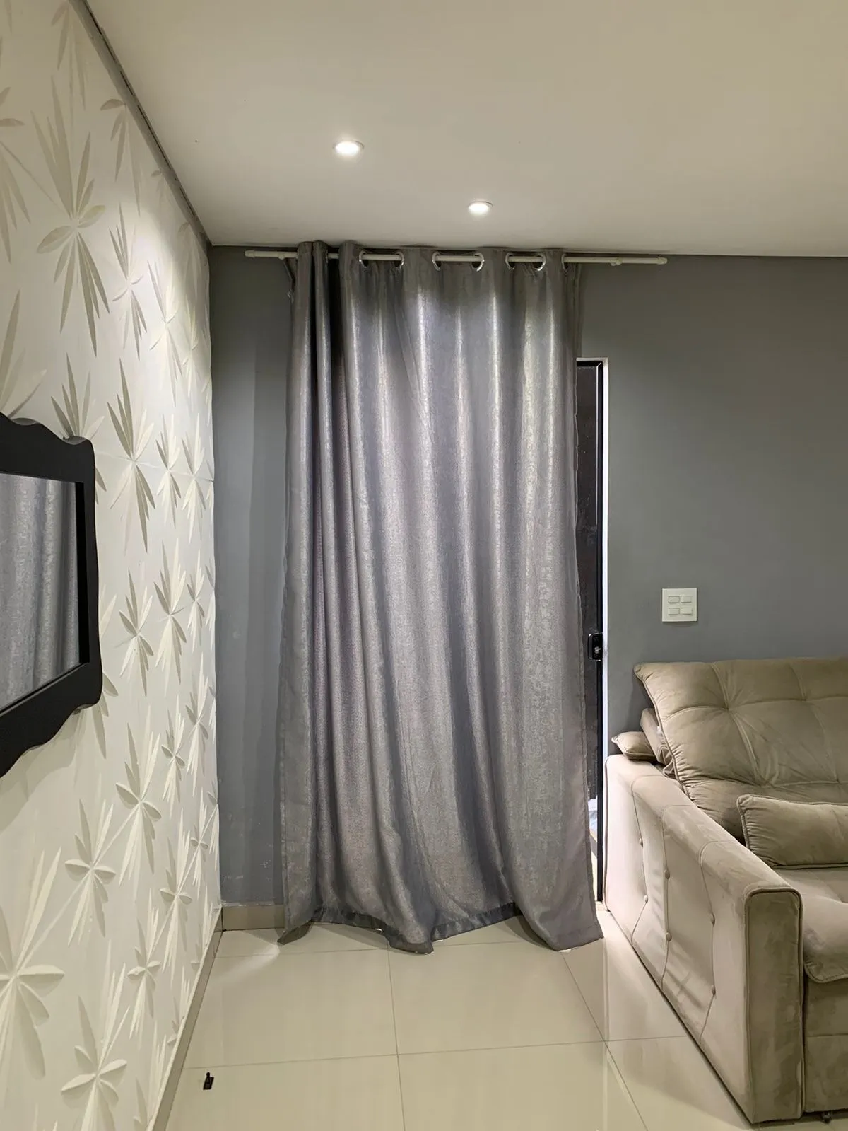 Imagem Casa com Garagem e Salão Comercial à Venda no Jardim Alpes de Sorocaba