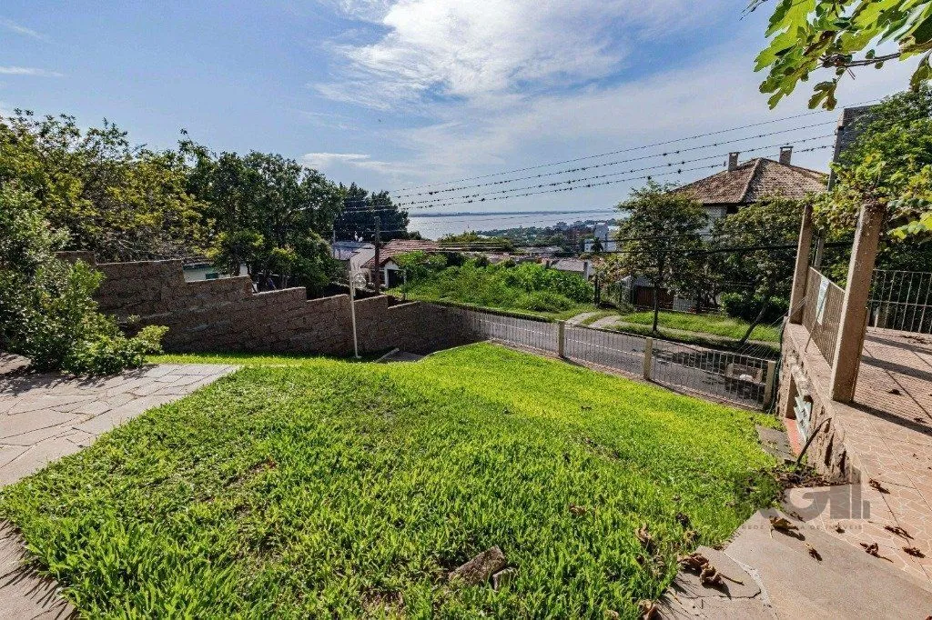 Imagem Casa com 267m², 3 dormitórios, 1 vaga no bairro Tristeza