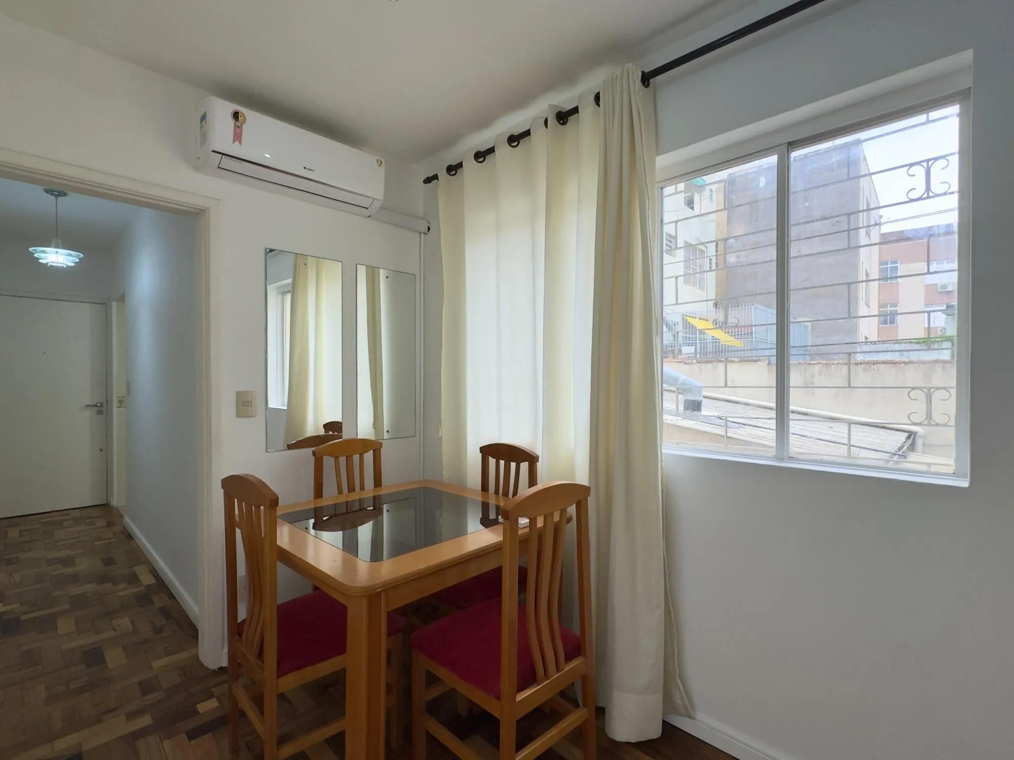Imagem Apartamento de 2 dormitórios, super amplo e bem iluminado no Centro Histórico