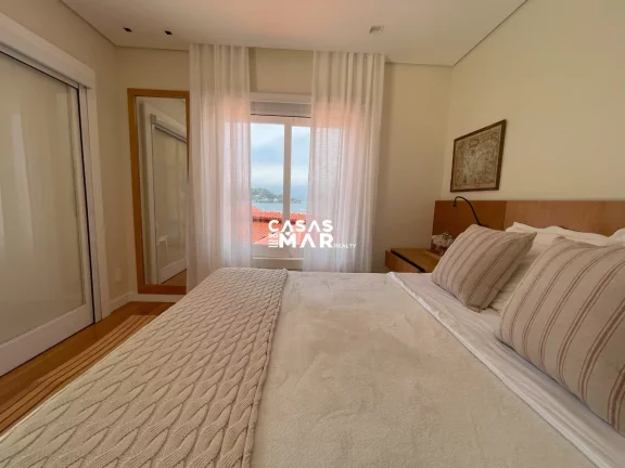 Imagem Casa de Luxo à Beira-Mar em Condomínio na Vila Velha, Angra dos Reis-RJ: 6 Quartos, 6 Suítes, 7 Salas e 7 Banheiros.