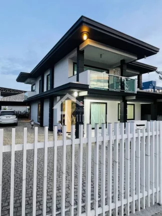 Imagem Sobrado Averbado no Iririú com 347m²